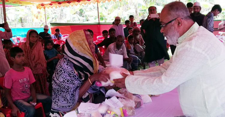 কালীগঞ্জে ঈদ সামগ্রী বিতরণ