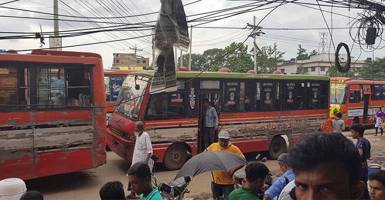 গাজীপুরে ভাড়া নিয়ে গণপরিবহনে নৈরাজ্য