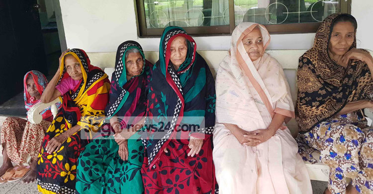 ঈদের দিন স্বজনদের অপেক্ষায় ছিলেন প্রবীণরা, কিন্তু