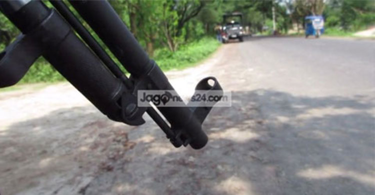 চারঘাটে ‘বন্দুকযুদ্ধে’ মাদক ব্যবসায়ী গুলিবিদ্ধ