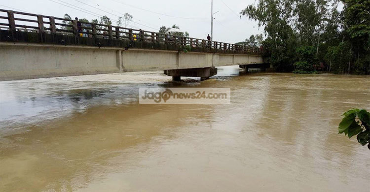 বিপদসীমার উপরে খোয়াই নদের পানি