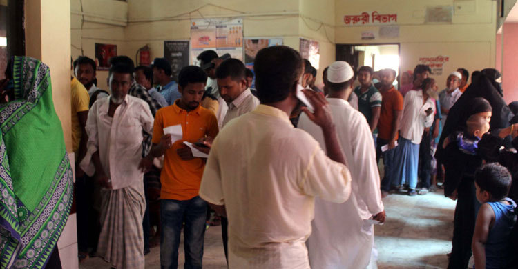 ক্লিনিকের পোষা দালালের কবলে সরকারি হাসপাতাল