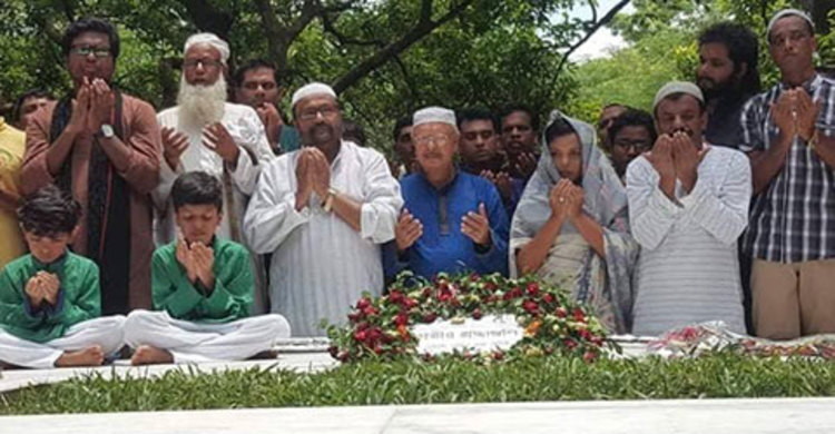 সবুজ নুহাশপল্লীতে হুমায়ূনকে স্মরণ