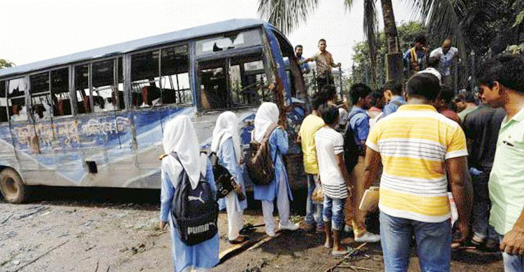 Drivers, helpers of Jabal-e-Nur Paribahan on 7-day remand