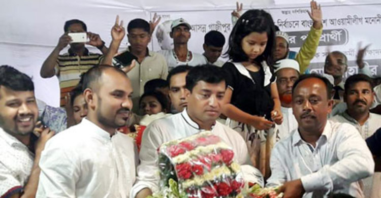 ফুলেল শুভেচ্ছায় সিক্ত জাহাঙ্গীর