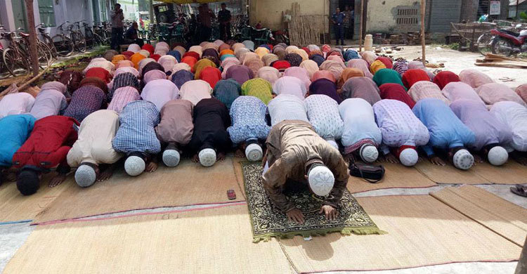 ঝিনাইদহের ১৫ গ্রামে ঈদের নামাজ আদায়