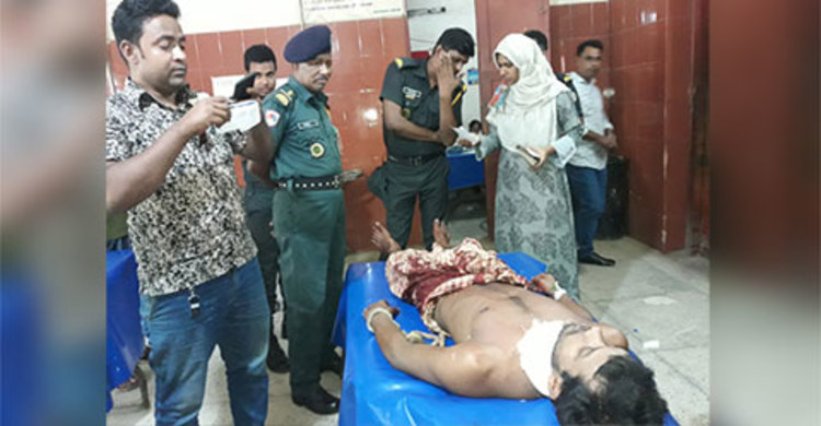 হাজতে বসে ব্লেড দিয়ে নিজের গলা কাটলেন তিনি