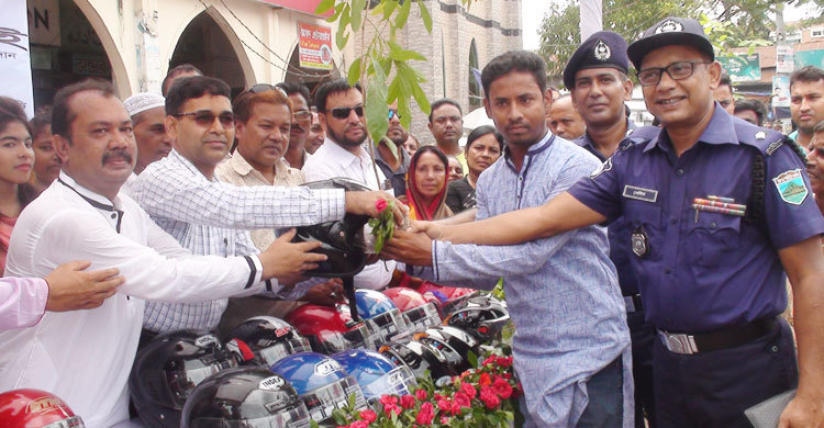 কাগজপত্র ঠিক থাকলেই হেলমেট ফ্রি