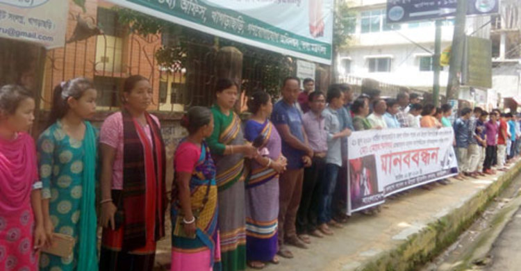 পার্কে বন্ধুকে বেঁধে কিশোরীকে গণধর্ষণ