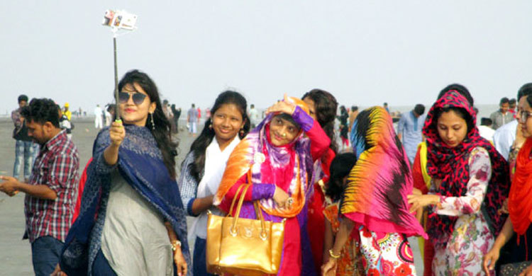 পর্যটকে মুখরিত সাগরকন্যা কুয়াকাটা