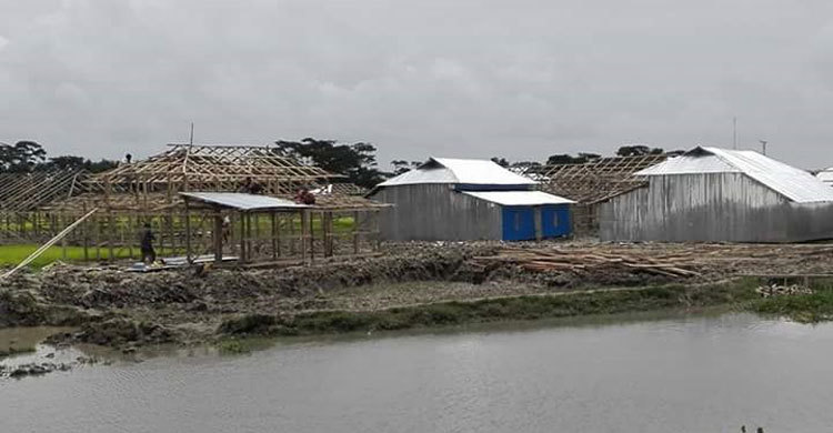 জমির দাম বেশি পাবার আশায় ঘর তোলার হিড়িক