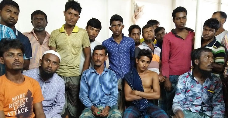 বঙ্গোপসাগরে ৩ ট্রলারডুবি : ২০ জেলে উদ্ধার, নিখোঁজ ২