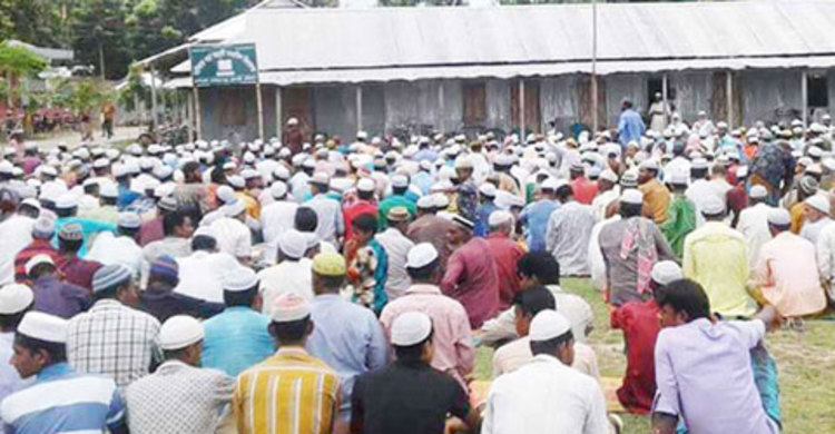 বৃষ্টির জন্য হাজারো মুসল্লির বিশেষ নামাজ আদায়