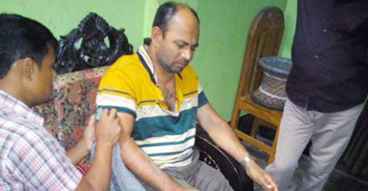 লক্ষ্মীপুরে ইউপি চেয়ারম্যানের ওপর ছাত্রলীগের হামলা