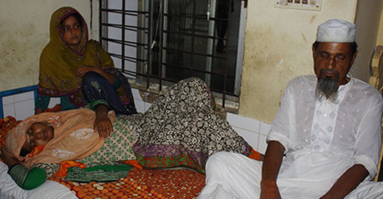 বিয়েতে রাজি না হওয়ায় স্কুলশিক্ষিকা ও বাবাকে মারধর