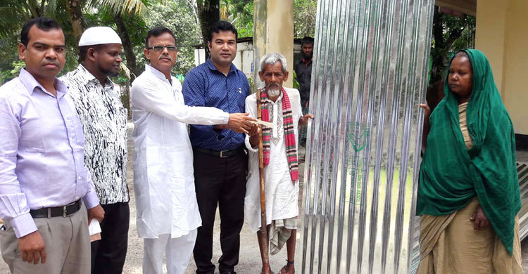 সহায়তা পেল ভিক্ষুক পরিবারটি