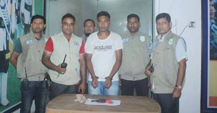 লালমনিরহাটে রিভলবারসহ কলেজ ছাত্র আটক