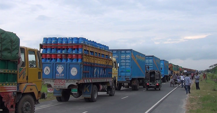 ৭ দিন ধরে পদ্মা পাড়ির অপেক্ষায়