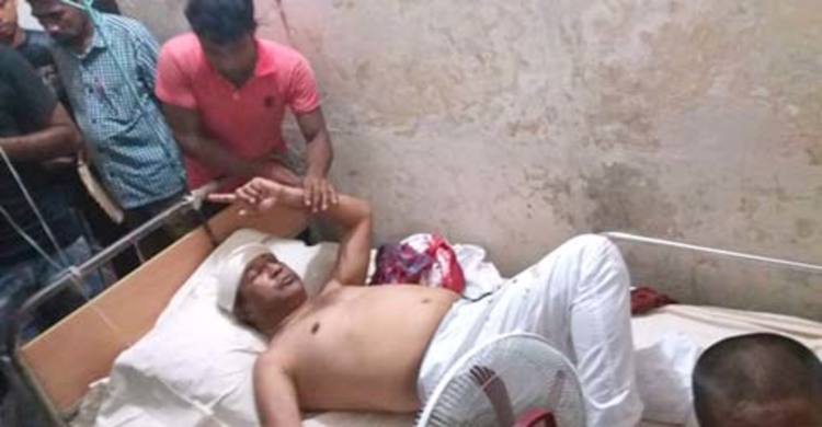 ইউপি চেয়ারম্যানকে হাতুড়িপেটা