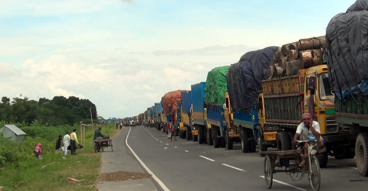 কাঁঠালবাড়ি-শিমুলিয়া ঘাটে গাড়ির দীর্ঘ সারি