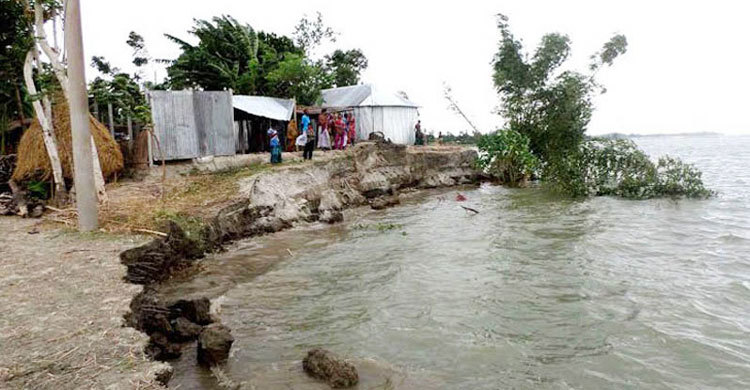 ‘বর্ষা এলেই আমাদের ঘুম হারাম হয়ে যায়’