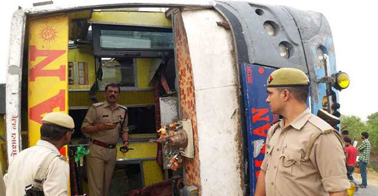 17 people killed when bus overturns in Uttar Pradesh