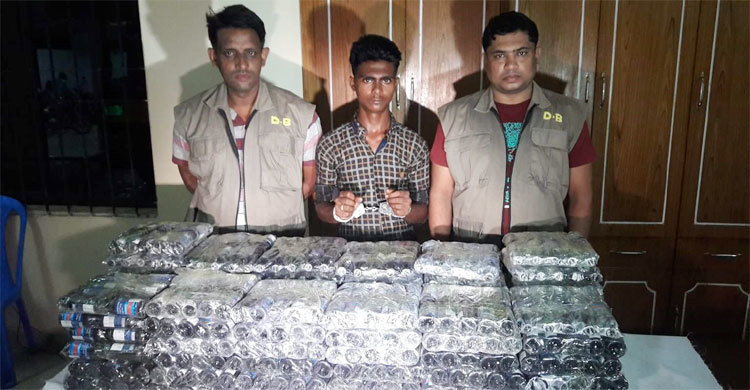 ৮০০ বোতল ফেনসিডিলসহ মেহেরপুরে কিশোর আটক