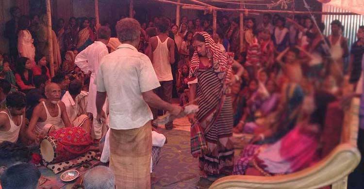 কলেজছাত্রীর মৃতদেহে প্রাণ ফেরাতে চায় ওঝারা