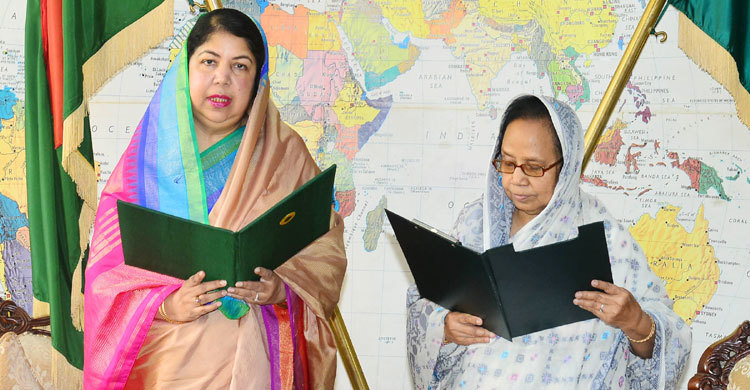 এমপি হিসেবে শপথ নিলেন খালেক পত্নী