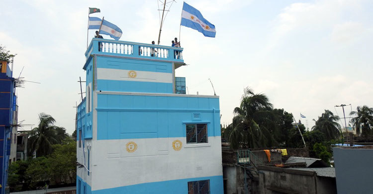 মুন্সীগঞ্জে আর্জেন্টিনা বাড়িতে ভিড়