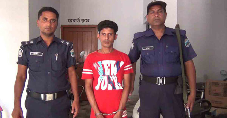 নওগাঁয় ১৫ ব্যাগ রক্তসহ যুবক আটক