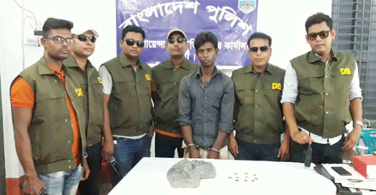 নওগাঁয় কষ্টি পাথরের মূর্তি উদ্ধার