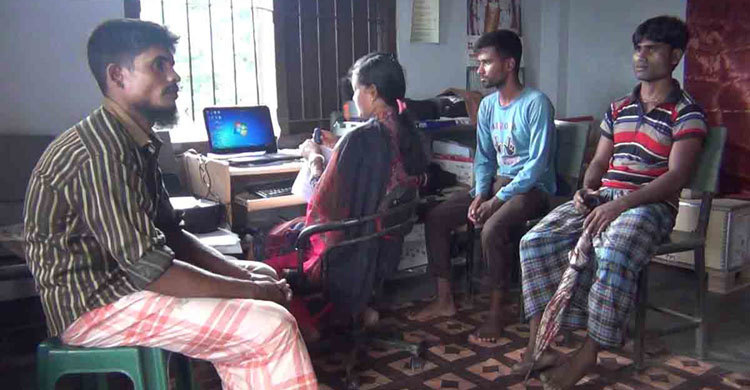 ইউনিয়ন ডিজিটাল সেন্টারে সেবা পাচ্ছে নওগাঁবাসী