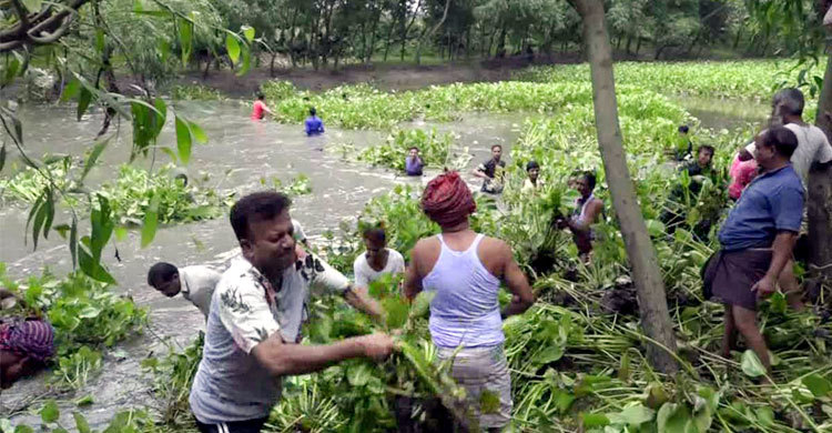 স্বেচ্ছাশ্রমে তুলশীগঙ্গা নদী পরিষ্কার