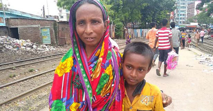 সারা বছর মাংস চোখে দেখি না, ঈদের দিন সবার দুয়ারে যাই