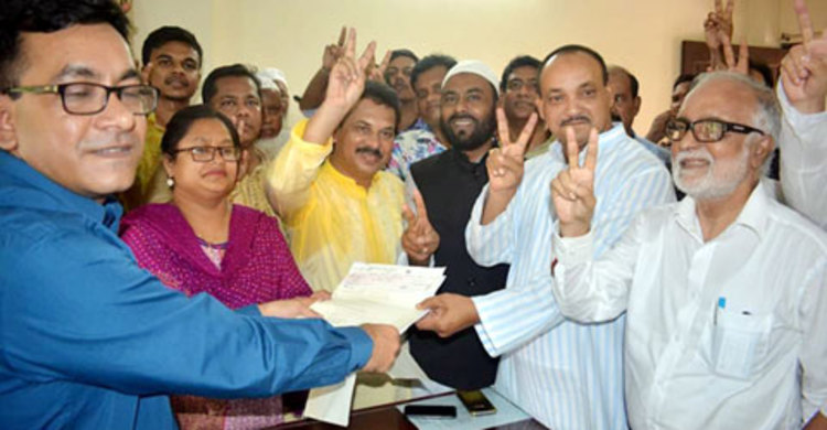 আড়াইহাজারে দুই পৌরসভার নির্বাচনে প্রার্থীদের মনোনয়নপত্র দাখিল