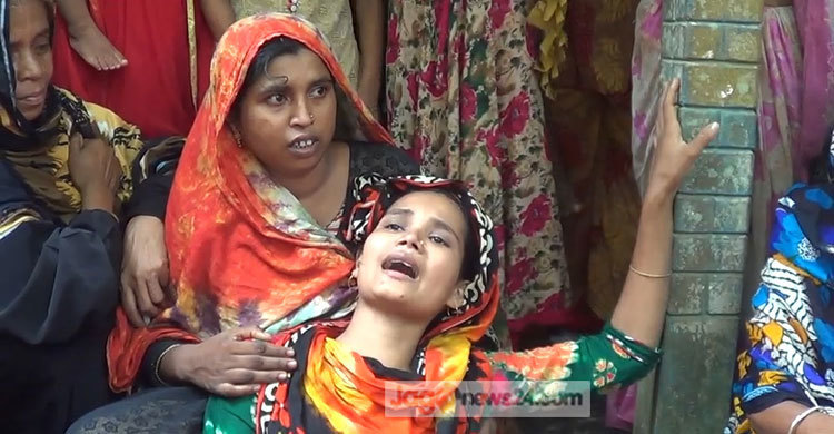 বাড়ির ছাদে শিশুর লাশ, মালিকসহ আটক ২