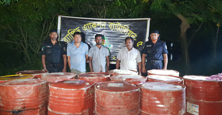 রেলের ২৫শ লিটার চোরাই তেলসহ আটক ৩