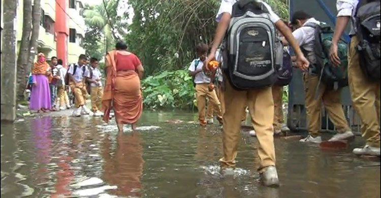 নাটোরে শিক্ষার্থীদের সড়ক অবরোধ