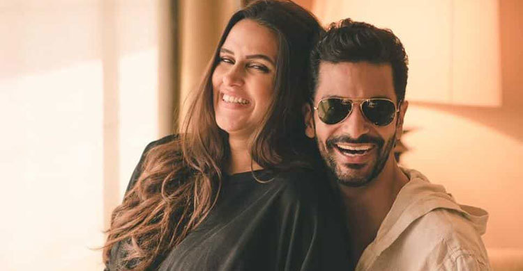 Dhupia, Bedi announce pregnancy 3 months after wedding