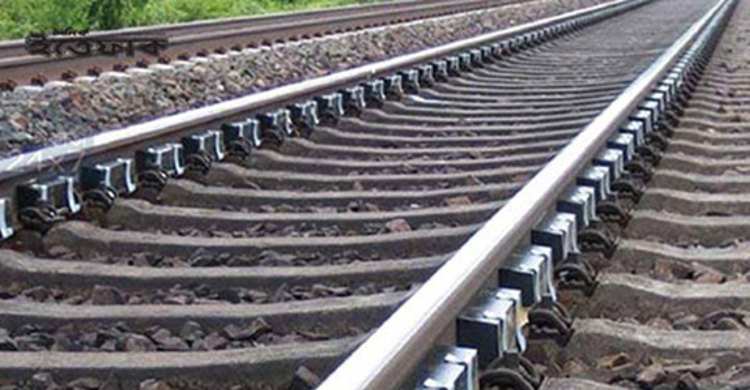 মামার বিয়েতে এসে ট্রেনে কাটা পড়ল ভাগ্নে