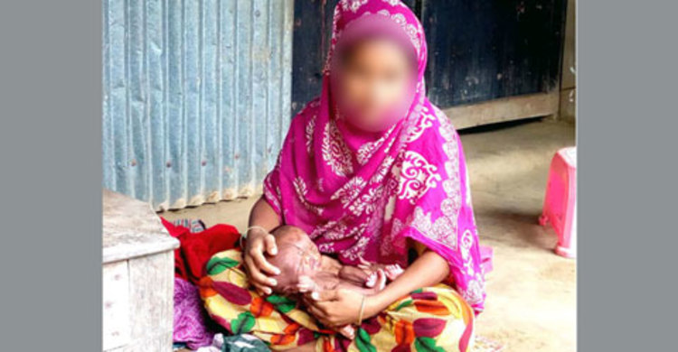 যমজ সন্তান নিয়ে প্রেমিকের বাড়িতে প্রেমিকা