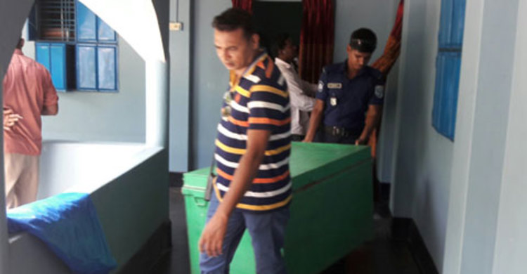 মাদক সম্রাটের বাড়িতে পুলিশের অভিযান, আসবাবপত্র জব্দ