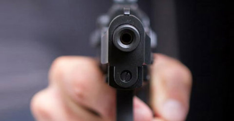 লটারির মঞ্চে গুলি ছুড়ল দুর্বৃত্ত, লুটিয়ে পড়ল কিশোর