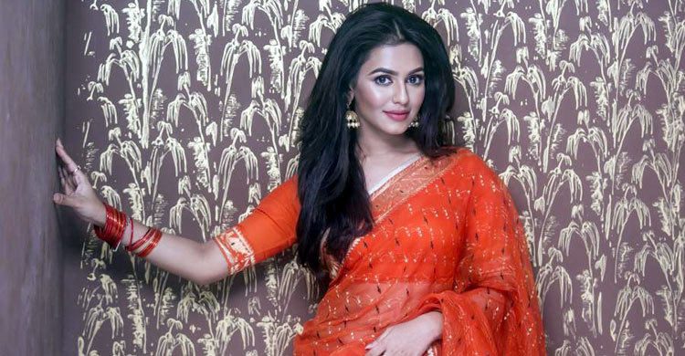 কেমন কাটছে পটাকা গার্ল নুসরাত ফারিয়ার ঈদ?