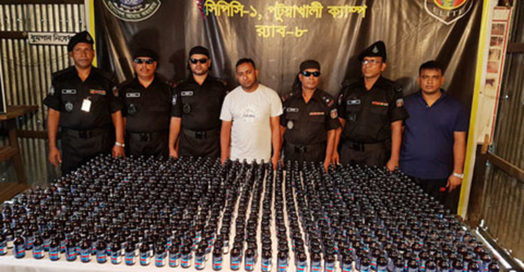 দুমকীতে ৭০০ বোতল ফেনসিডিলসহ যুবক আটক
