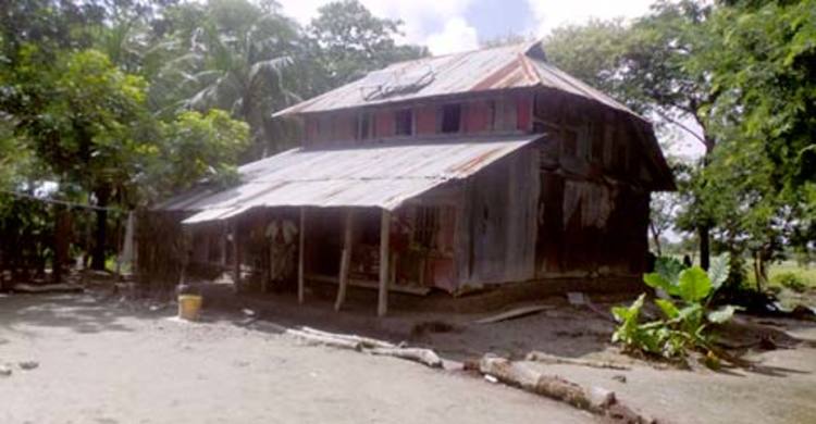 কলাপাড়ায় নির্ঘুম রাত কাটছে নারীদের