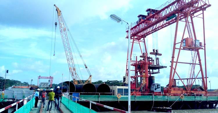 পায়রা পাড়ে বেড়েছে ব্যস্ততা