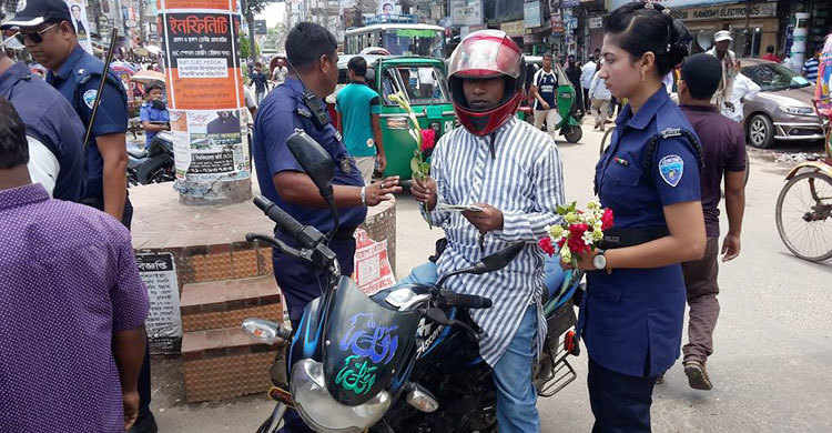 হেলমেট পরলে পাবেন তেল 