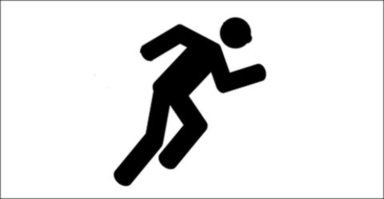 পরনের লুঙ্গি খুলে পালিয়ে যাওয়া পুলিশ সদস্যের বিরুদ্ধে মামলা